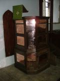...but ooh! There's the pulpit!